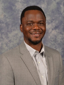 headshot of moses oyewumi