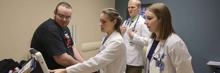 Students performing exam in SOAR clinic